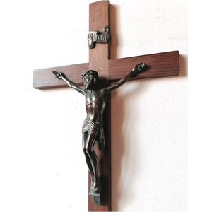 Frumosul Iisus din bronz pe un crucifix din lemn - casă & stil de viață - accesorii religioase - cruce - Artynos.ro