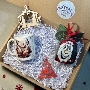 Christmas Box - set cadou cu șosete  - accesorii de crăciun - cadou tematic de moș crăciun, decorațiuni - cadouri de moș crăciun - Artynos.ro