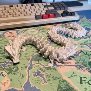 Dragon Shardscale articulat � figurina mobila de dragon din cristal de 50 cm � imprimata 3D - Artynos.ro