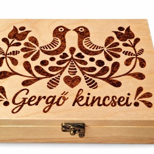Cutie din lemn decorata cu motive traditionale maghiare, gravata manual prin pirogravura - mANDIbohandmade, , , O cutie din lemn personalizabila, decorata cu motive unice, in stil maghiar, pe care doua pasari dr..., ARTYNOS