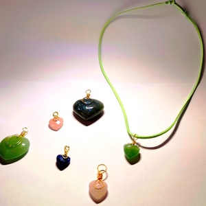 Colier Love , Bijuterii, Coliere, Coliere din pietre semipretioase, Confectionarea bijuteriilor, Prelucrarea metalelor, Snur de piele intoarsa personalizabil in culorile mov,roz deschis,negru,verde deschis piatra semipr..., ARTYNOS