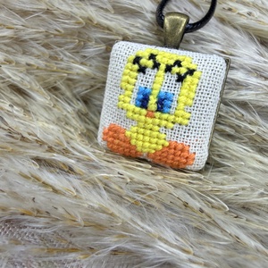 Colier cu pandantiv patrat cusut - bijuterii - coliere - coliere brodate - Artynos.ro