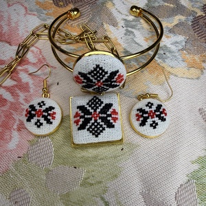 Set accesorii aurii brodate - Artynos.ro