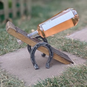Suport pentru o sticla cu vin, Casa & Stil de viata, Mobilier artizanal, Alt mobilier, Prelucrarea lemnului, Produse fabricate din materiale reciclate, ARTYNOS