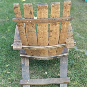 Fotoliu de grădină/terasă din doage de butoi vechi de stejar - Eleganță rustică și durabilitate - casă & stil de viață - mobilier artizanal - scaune, taburete, fotolii - Artynos.ro