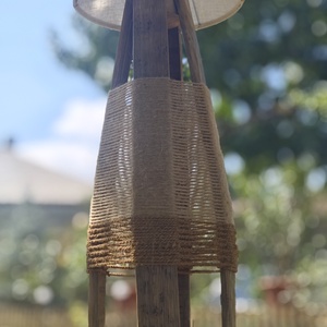 Lampa de podea artizanala din lemn de butoi reciclat, Casa & Stil de viata, Lampi si corpuri de iluminat, Lampi de podea, Gravare, pirogravura, Prelucrarea lemnului, ARTYNOS