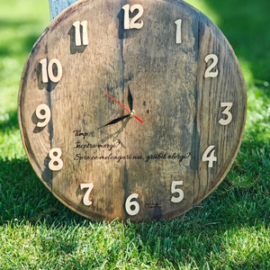 Ceas din fund de butoi vechi, recuperat - Artynos.ro