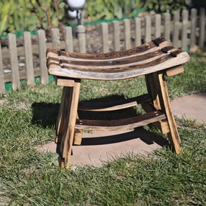 Scăunel din doage de butoi recuperat - casă & stil de viață - mobilier artizanal - scaune - Artynos.ro