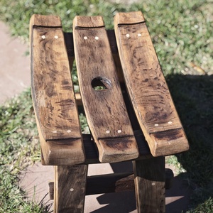 Scăunel din doage de butoi recuperat - casă & stil de viață - mobilier artizanal - scaune - Artynos.ro