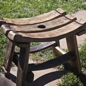 Scăunel din doage de butoi recuperat - casă & stil de viață - mobilier artizanal - scaune - Artynos.ro