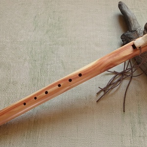 Fluier amerindian E minor - cărți și creații cu tematică muzicală, cadouri - instrumente artizanale și muzicale - Artynos.ro