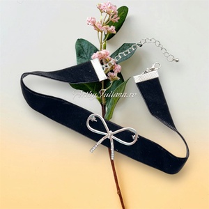 Choker catifea neagra cu fundiță argintie  - Artynos.ro