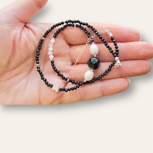 Colier handmade argint și pietre semiprețioase Fantezie monocrom - bijuterii - coliere - coliere din mărgele - Artynos.ro Colier handmade argint și pietre semiprețioase Fantezie monocrom - bijuterii - coliere - coliere din mărgele - Artynos.ro