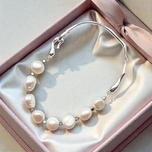 Bratara cu perle de cultura si parte fixa din metal argintiu - Artynos.ro