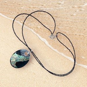 Colier handmade cu pandantiv statement abalone - Artynos.ro
