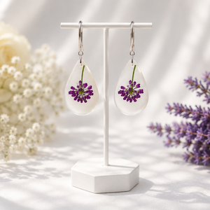 Cercei lacrimă cu flori violet - bijuterii - cercei - cercei din rășină - Artynos.ro