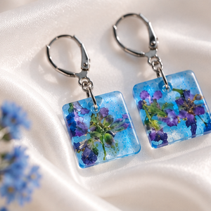 Cercei cu floricele violet - bijuterii - cercei - cercei din rășină - Artynos.ro