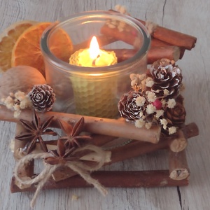 Decorațiune din lemn cu suport pentru lumânare și elemente naturale - crăciun - decorațiuni de advent - decor pentru masa de advent - Artynos.ro