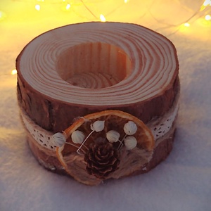 Decorațiune din lemn cu suport pentru lumânare și elemente naturale - casă & stil de viață - lumânări, parfumuri, arome - suport lumânări - Artynos.ro