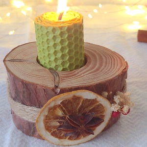 Decorațiune din lemn cu suport pentru lumânare și elemente naturale - crăciun - decorațiuni de crăciun de casă - lumânări parfumate de crăciun - Artynos.ro