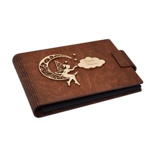 Album foto A5 personalizat din lemn Maro, GuestBook, Caiet amintiri pentru copii, Zana pe Luna, Casa & Stil de viata, Echipament pentru camera copiilor, Decoratiuni pentru camera copilului, Prelucrarea lemnului, ARTYNOS