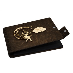 Album foto A5 personalizat din lemn Wenge, GuestBook, Caiet amintiri pentru copii, Zana pe Luna - casă & stil de viață - echipament pentru camera copiilor - decorațiuni pentru camera copilului - Artynos.ro