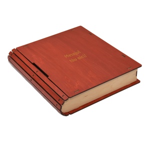 Album foto din lemn personalizat, Guestbook de nunta, Rosu, A5, pix si lipici stick inclus - accesorii nuntă - amintiri și cadouri de nuntă - carte de amintiri nuntă și carte oaspeți - Artynos.ro