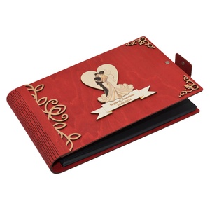 Album foto A4 personalizat, din lemn, Rosu, GuestBook, Caiet amintiri, Nunta - accesorii nuntă - amintiri și cadouri de nuntă - carte de amintiri nuntă și carte oaspeți - Artynos.ro