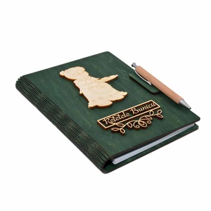 Caiet pentru Retetele Bunicii cu Coperti din lemn, A5, Verde, pix din lemn inclus - Artynos.ro