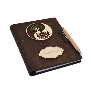 Agenda A5 din lemn personalizata, Wenge, Pomul vietii, 100 pagini si pix din lemn inclus - Artynos.ro