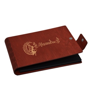 Album foto A5 personalizat, din lemn, Rosu, Piksel, GuestBook, Caiet amintiri copii, Zana pe Luna cu nume - casă & stil de viață - echipament pentru camera copiilor - decorațiuni pentru camera copilului - Artynos.ro