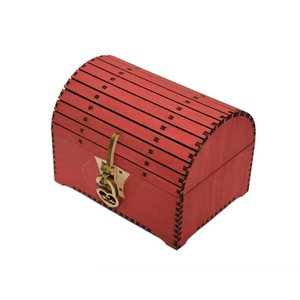 Cufaras Rosu din lemn, 14 x 10 x 11 cm, Casa & Stil de viata, Materiale de depozitare si sortare, Cutie depozitare, Prelucrarea lemnului, Cufarasul este produs handmade, realizat din lemn, finisat si vopsit manual.

Dimensiune cufaras: 1..., ARTYNOS