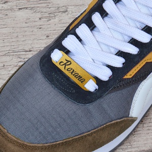 Set 2 Tag-uri personalizate, Piksel, pentru sneakersi, 4.5 x 1.3 cm - îmbrăcăminte și modă - pantofi, papuci, șosete - adidași - Artynos.ro