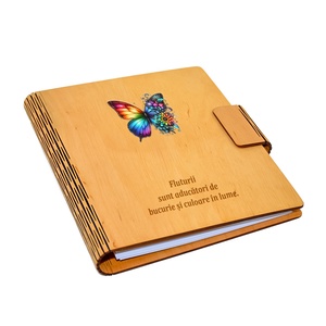 Agenda A5 din lemn personalizabila, natur, Piksel, Fluture floral multicolor, cu mesaj - Artynos.ro