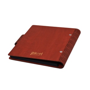 Album foto, coperta lemn, personalizat, Primul Craciun impreuna, Rosu, Piksel, 22x22 cm - crăciun - cadouri de moș crăciun - cadouri de moș crăciun - Artynos.ro