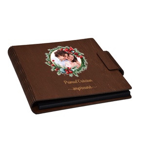 Album foto, coperta lemn, personalizat, Primul Craciun impreuna, Maro, Piksel, 22x22 cm, Craciun, Cadouri de Mos Craciun, Cadouri de Mos Craciun, Gravare, pirogravura, Prelucrarea lemnului, ARTYNOS