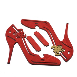 Suport telefon, Piksel, Pantofi cu toc, rosu, cu ornament auriu - casă & stil de viață - organizare & depozitare - organizator birou - Artynos.ro