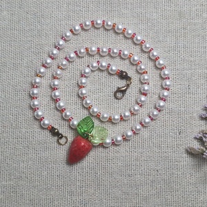 Colier Handmade cu Căpșună - bijuterii - coliere - coliere din mărgele - Artynos.ro
