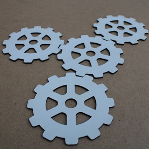 Suport pahar, mdf alb 2.5 mm  - roata dintata - casă & stil de viață - accesorii pentru echipamente de bucătărie - accesorii de servire - suporturi pahare - Artynos.ro