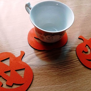 Set 8 suporturi pahare cu tematica Halloween, MDF de 2.5 mm, dimensiuni 10 x 9 cm, vopsite in culori acrilice - casă & stil de viață - accesorii pentru decorat casa - halloween - tot ce ai nevoie pentru petrecere! - ornamente de halloween - Artynos.ro