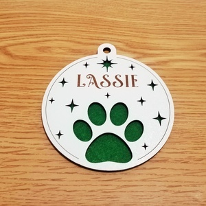 Glob de Craciun cu numele animalului de companie, MDF alb 2.7 mm, diametru 9 cm - crăciun - decorațiuni de crăciun de casă - Artynos.ro