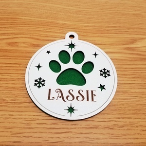 Glob de Craciun cu numele animalului de companie, MDF alb 2.7 mm, diametru 9 cm - crăciun - decorațiuni de crăciun de casă - Artynos.ro