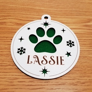 Glob de Craciun cu numele animalului de companie, MDF alb 2.7 mm, diametru 9 cm - crăciun - decorațiuni de crăciun de casă - Artynos.ro