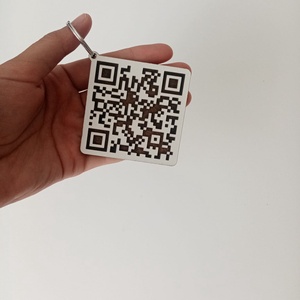 Breloc cod QR pentru afacerea ta - arte vizuale și accesorii  - fotografie - fotografie evenimente - Artynos.ro