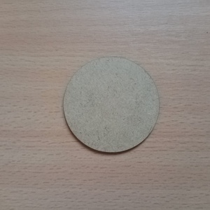 Set de 5 marturii gravate, personalizate cu initialele mirilor si data nuntii. Diametru  9 cm - accessorii și unelte - accesorii decorative - alte accesorii - Artynos.ro