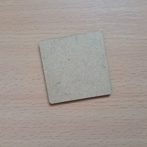 Set de 5 marturii gravate, personalizate cu initialele, numele mirilor si data nuntii. 9x9 cm - accessorii și unelte - accesorii decorative - alte accesorii - Artynos.ro