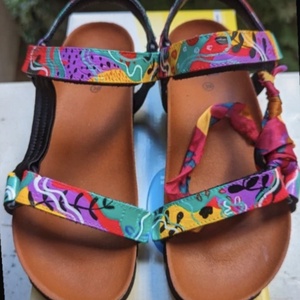 Sandale pictate Scholl, Imbracaminte si moda, Pantofi, papuci, sosete, Sandale, Pictura, Sandale personalizate Scholl Bioadapta, pictate utilizand culori profesionale.
Aceste sandale nu ma..., ARTYNOS