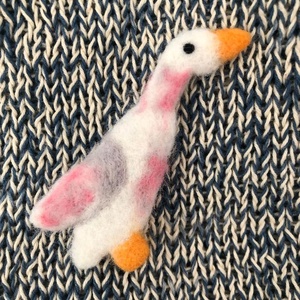 Brosa rata, Bijuterii, Brose, Fetruire, ARTYNOS