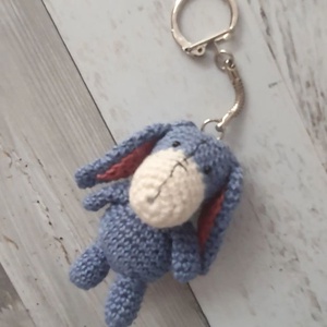 Breloc Eeyore  - genți și portofele - accesorii genți - breloc - Artynos.ro