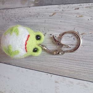 Breloc broscuta  - genți și portofele - accesorii genți - breloc - Artynos.ro